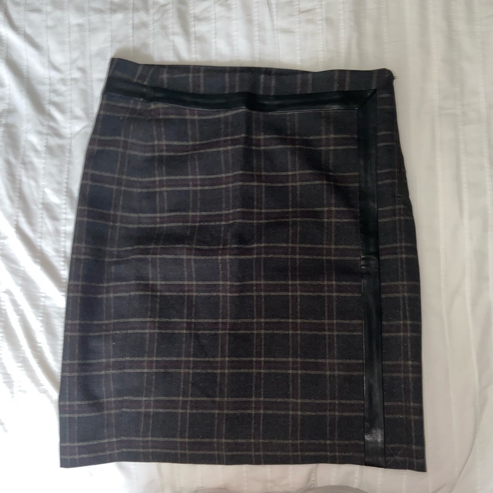 Plaid skirt with leather strip of fabric